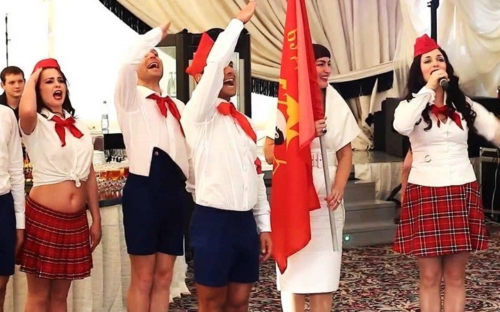 Konkursy I Scenarij Vecherinki Sssr Kostyumy Dlya Vecherinki V Stile Sssr